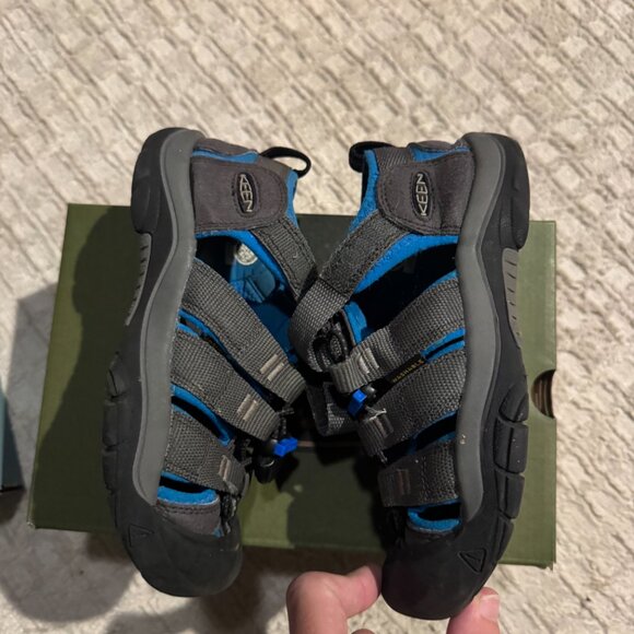 Boy's' Keen Newport H2 Sandals in Magnet/Brilliant Blue Size 1 - Picture 4 of 6